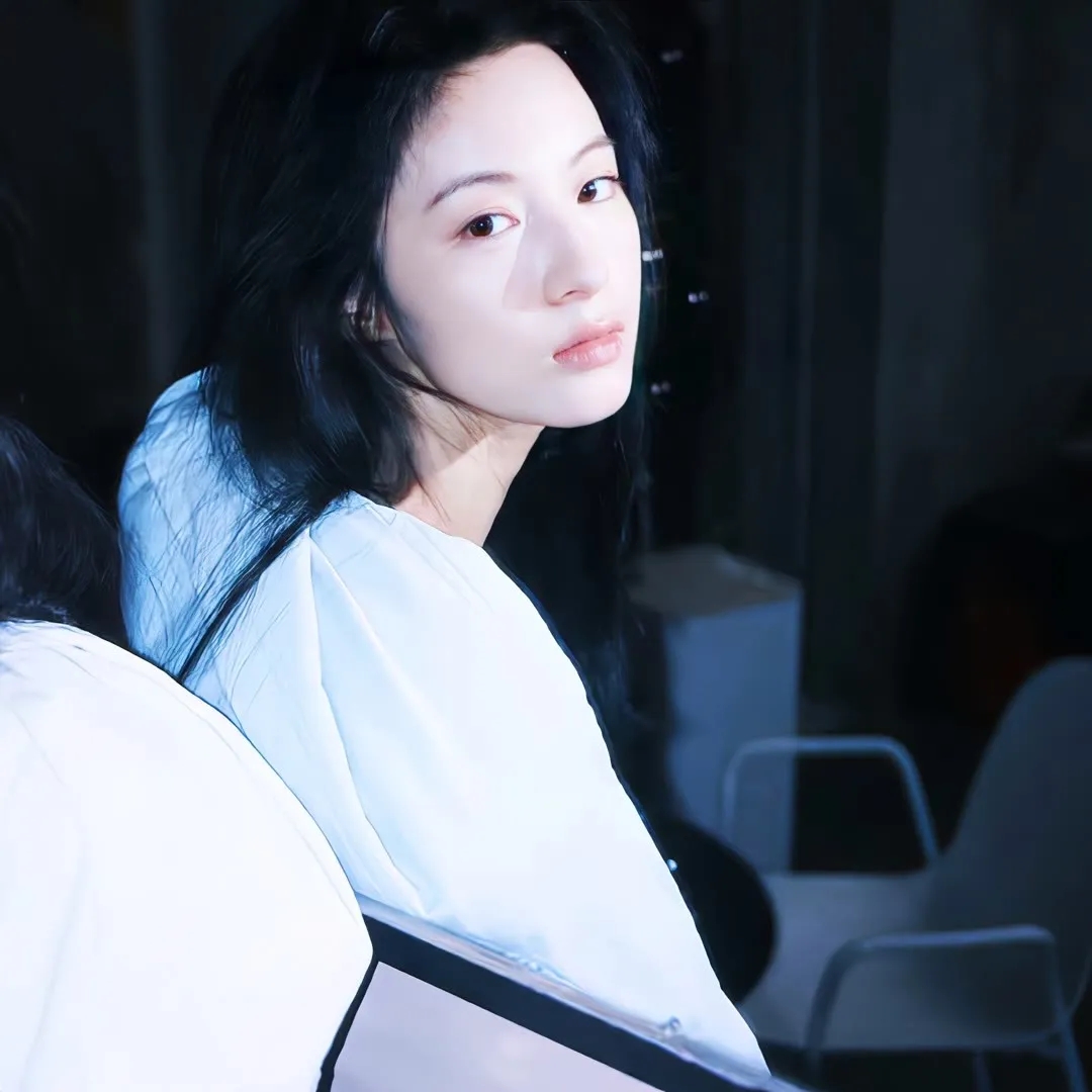 六年烬，情未绝